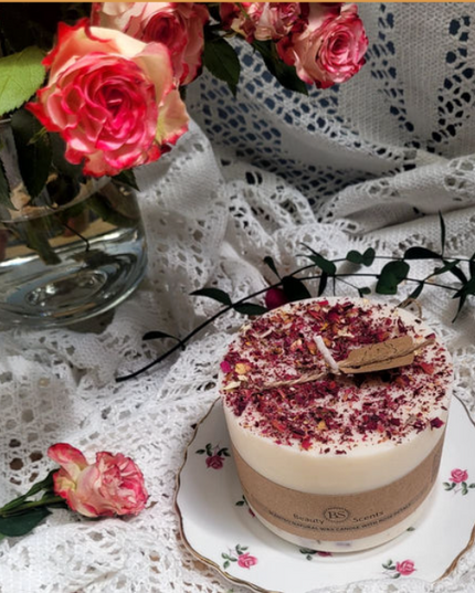 Scented Soy Wax Candle With Rose Petals / Rose & Champagne