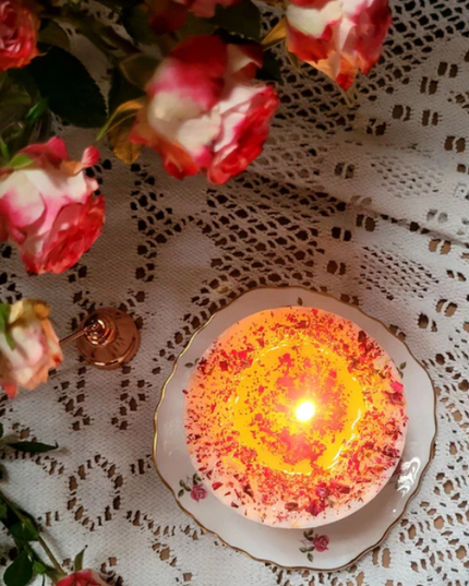 Scented Soy Wax Candle With Rose Petals / Rose & Champagne