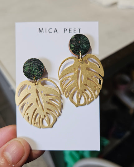 Monstera Leaf Drop Earrings - Gold